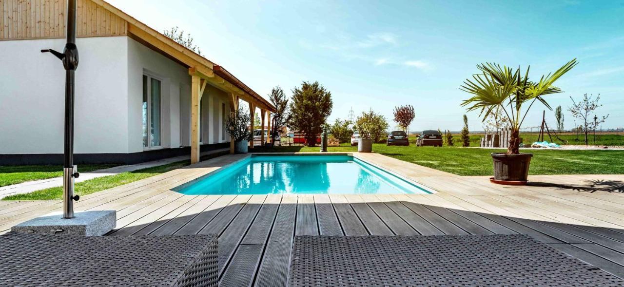 Szent Gyoergy Kuria Bed & Breakfast Kisharsány Exterior photo